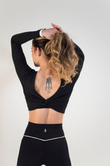 BYO ACTIVE - FORGET ME KNOT LONG SLEEVED CROP IN BLACK & WHITE