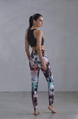 Onzie - Ribbed High Neck Crop Top in Black