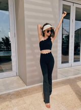Wiskii - High-Waist Scallop Flare Leggings in Black