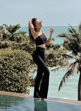Wiskii - High-Waist Scallop Flare Leggings in Black