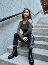 Wiskii - Seamless Open Back Long Sleeves Padded Top in Olive Green