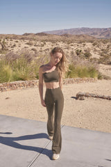 Wiskii - High-Waist Scallop Flare Leggings in Olive