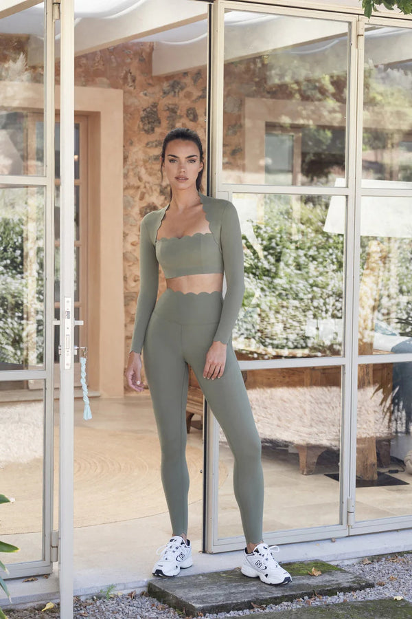 Wiskii - High Waist Scallop Energy Leggings in Sage