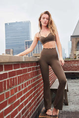 Wiskii - High-Waist Scallop Flare Leggings in Olive