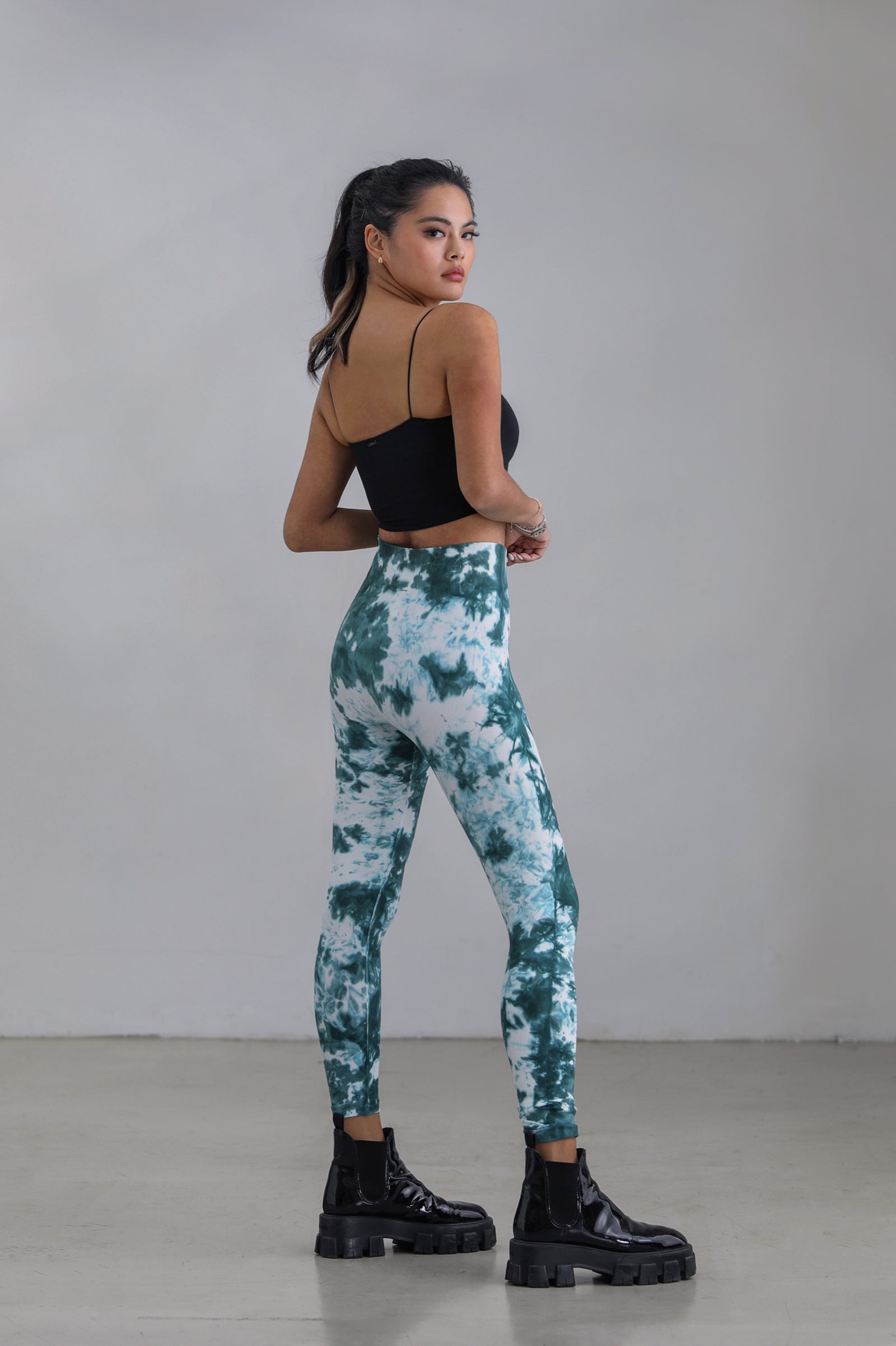 Nikibiki - Emerald Tie-Dye High-Waisted Leggings – Gym & Tonic